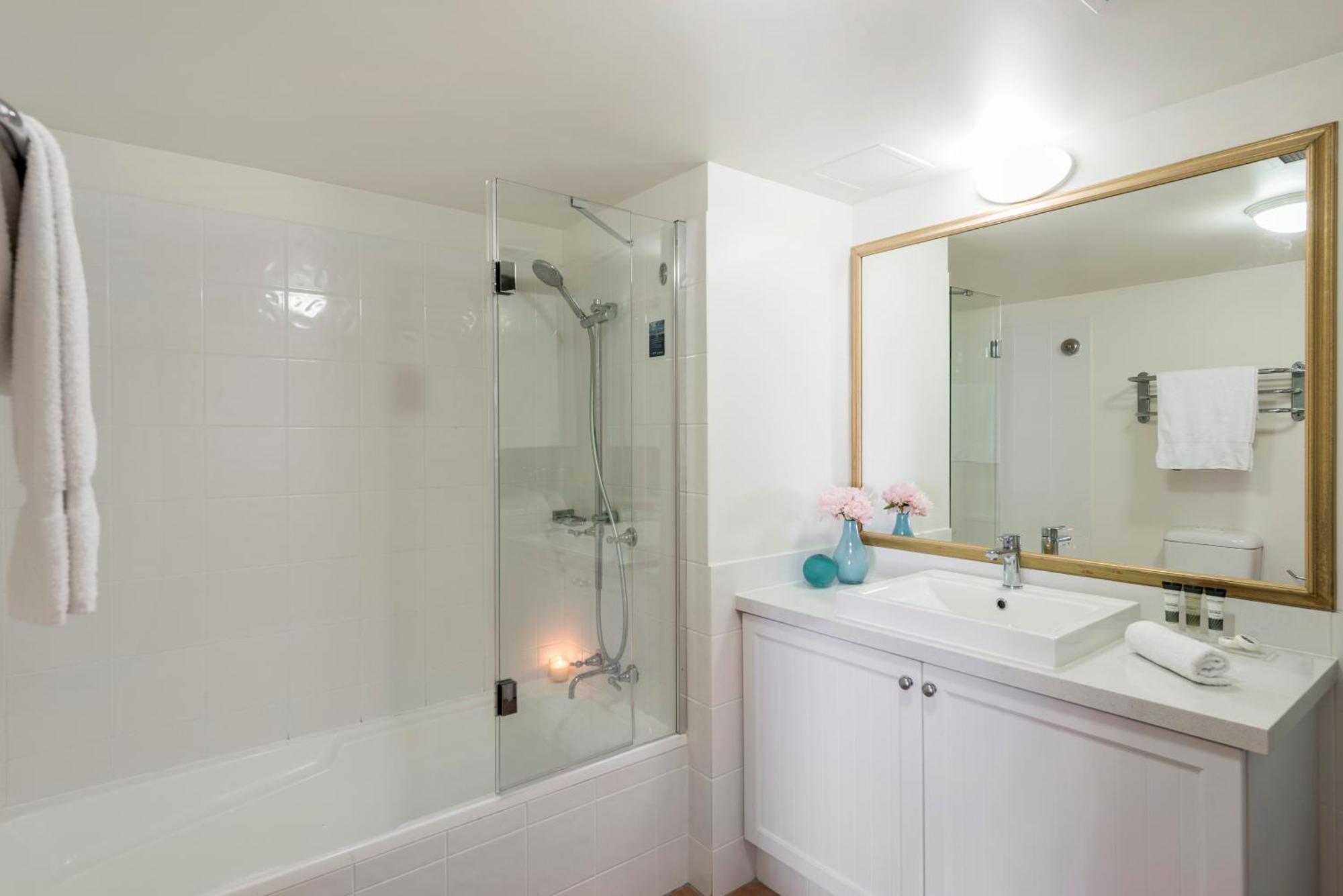 One-Bedroom Apartment Pool View